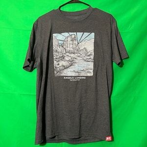 Meridian Line Graphic T - Shirt Size L